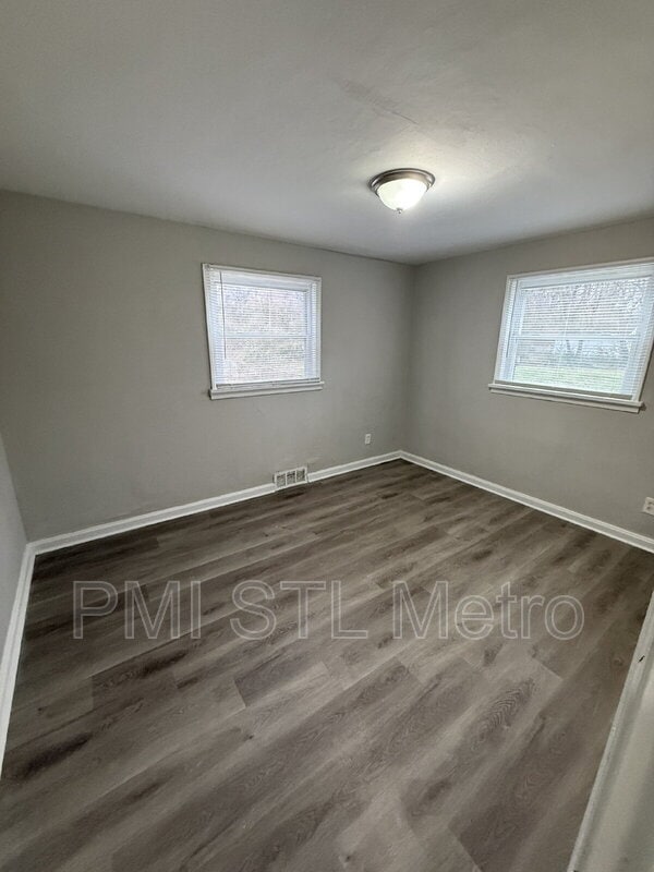 Building Photo - 334 Suburban Ave