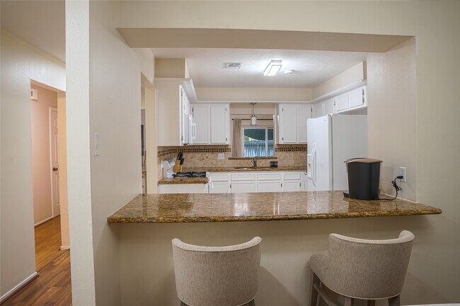 Building Photo - 36 S High Oaks Cir