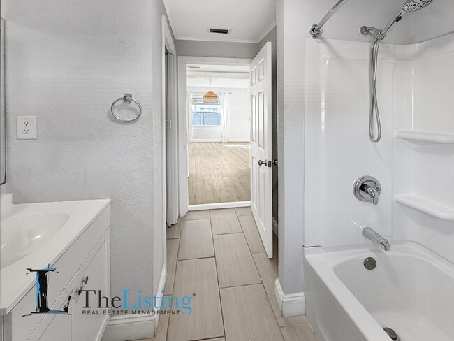 Building Photo - 6920 N Central Ave