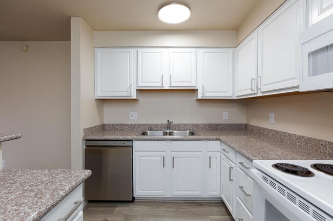 Primary Photo - Freshly Renovated 2-Bedroom Las Vegas Condo