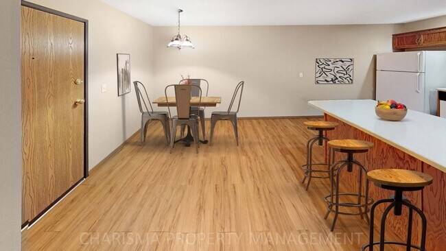 Building Photo - 2, BD IN BRANDON, JUST MINUTES FROM SF. CE...