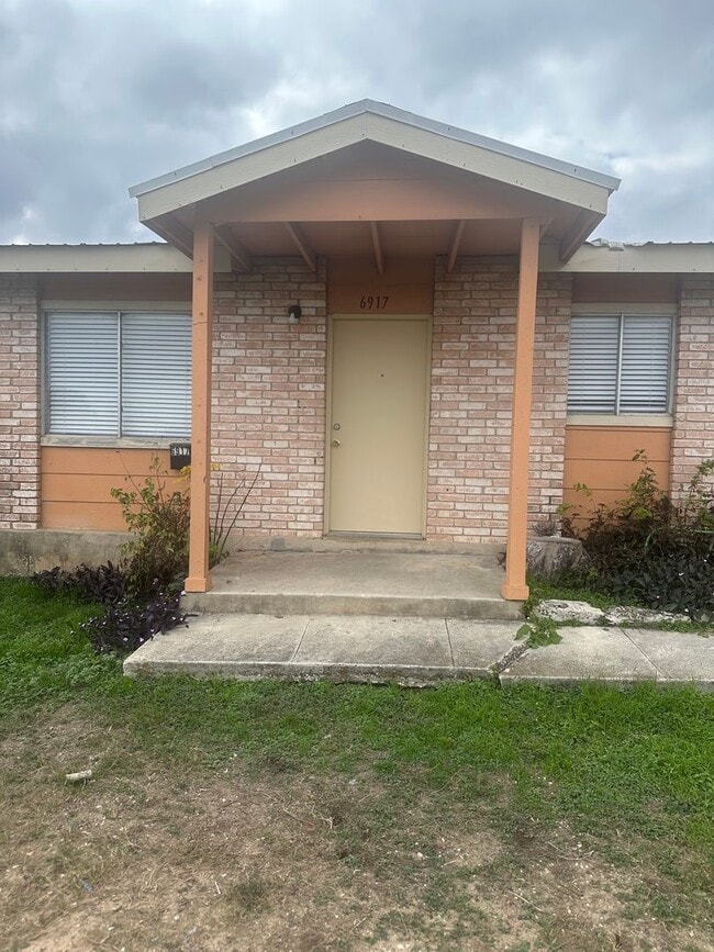 Building Photo - Brookview Duplex 6917