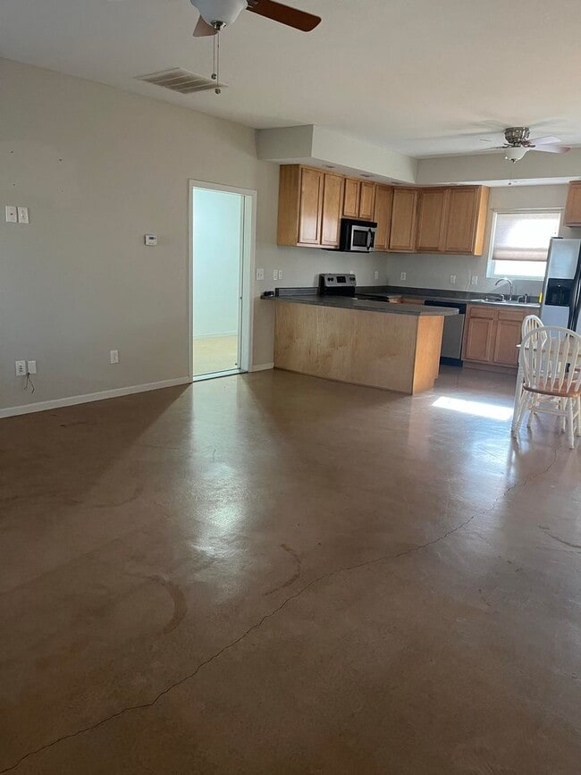 Building Photo - 625 State Rte W