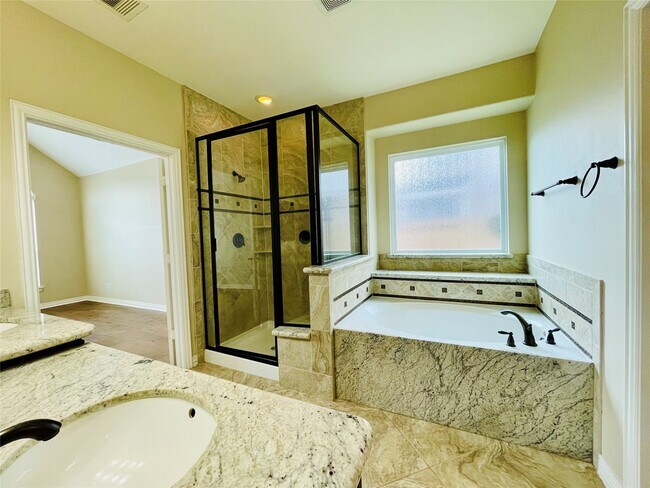 Building Photo - 14303 Tasmania Ct