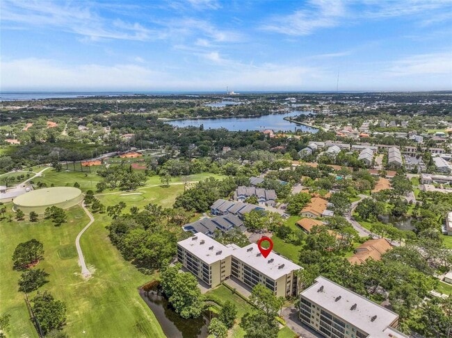 Building Photo - 1942 Golf View Dr