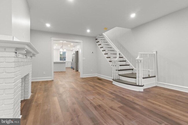 Building Photo - 507 W Abbottsford Ave