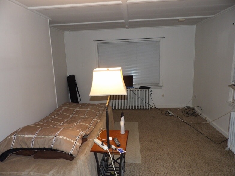 Building Photo - 19 Hasbrouck Ave