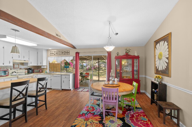 Building Photo - 202 Peartree Cir