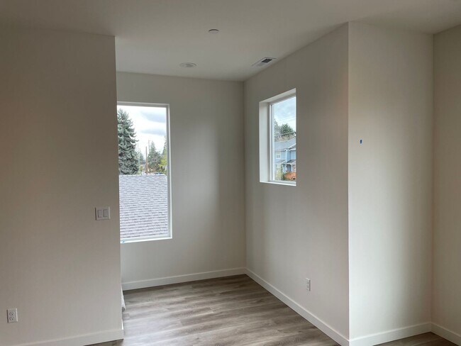 Building Photo - 5575 NE Killingsworth St