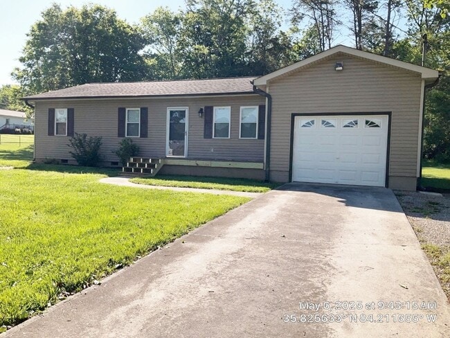 Building Photo - ** ~~ Beautiful 3 bedroom 2 bath house in ...