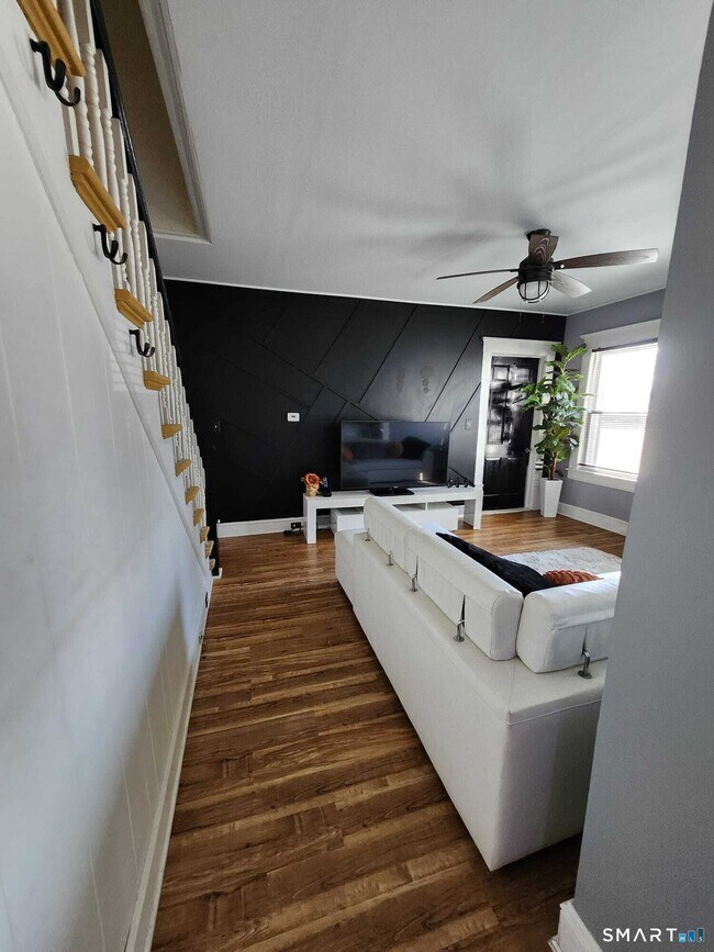 Building Photo - 14 Union St