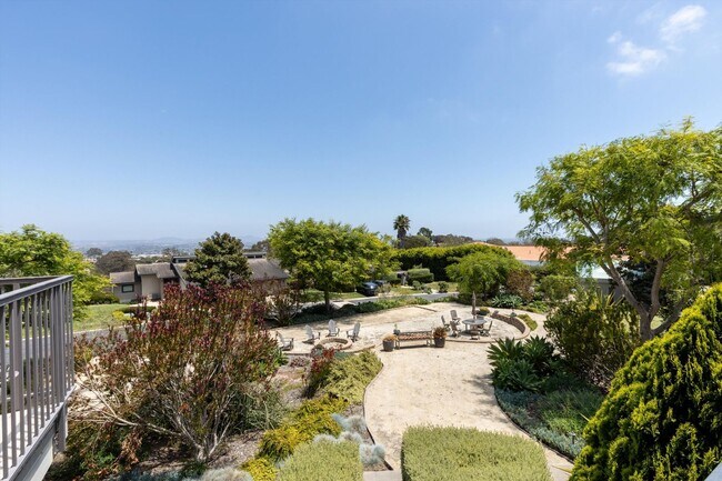 Building Photo - 6667 La Jolla Scenic S Dr