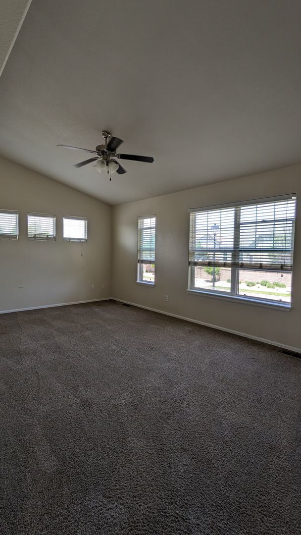 Building Photo - 2 STORY END UNIT TOWNHOME W/DETACHED 2 CAR...