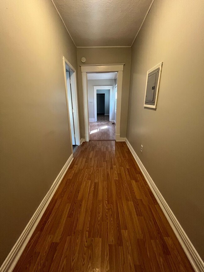 Building Photo - Cozy 3BR/1Ba house with small unfinished basement- LEASING SPECIAL - MOVE IN BY 5/31/2026 AND REC...