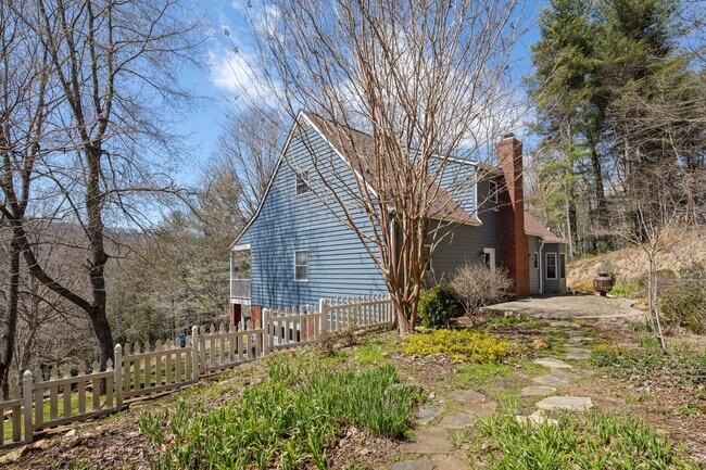Building Photo - Spacious Cape Cod-Style Home in South Asheville
