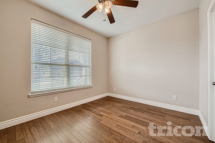 Building Photo - 1735 Oak Glen Dr