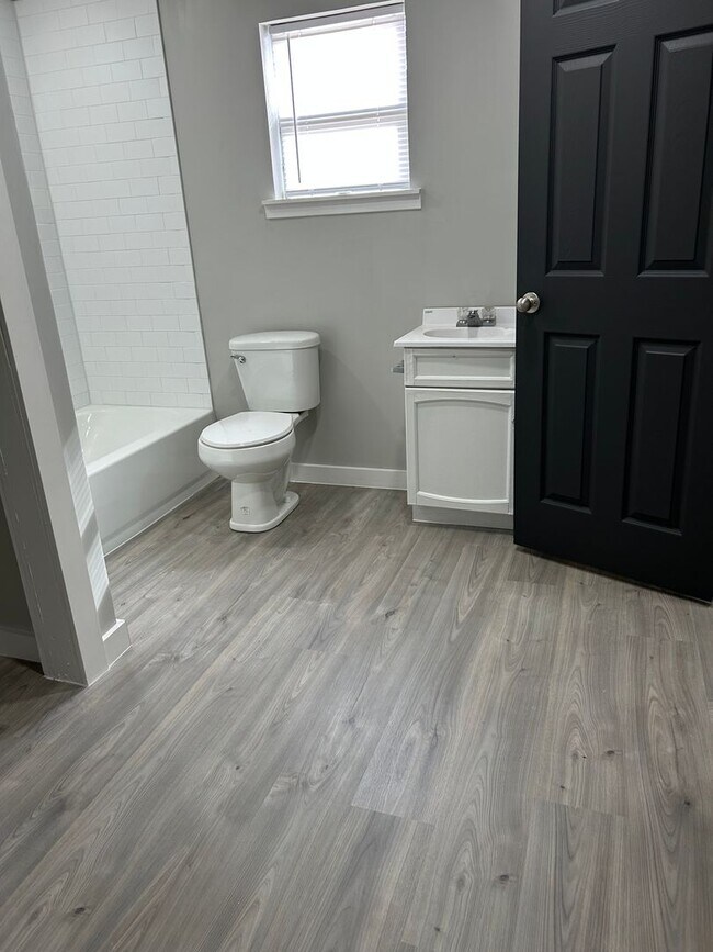 Building Photo - 806 Lexington