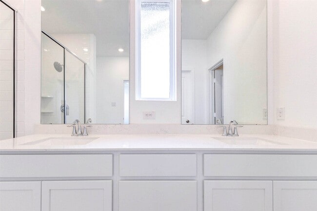 Building Photo - 27410 Sweetwater Bay Dr