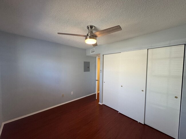 Building Photo - Charming 2-Bedroom Condo with Pool Access & Water Included – Prime Orlando Location