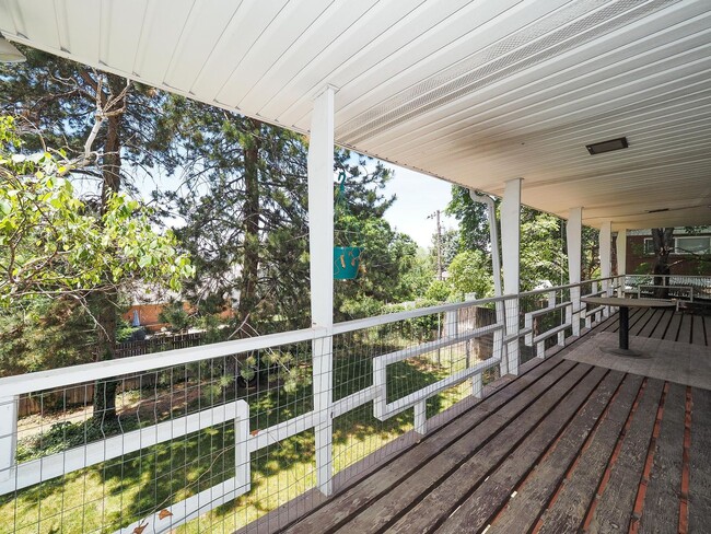 Building Photo - Beautiful Home on the East Bench