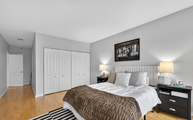 Building Photo - 1212 N Wells St