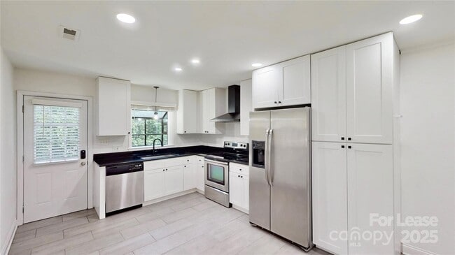 Building Photo - 3414 Bonneville Dr
