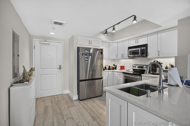 Building Photo - 403 S Sapodilla Ave