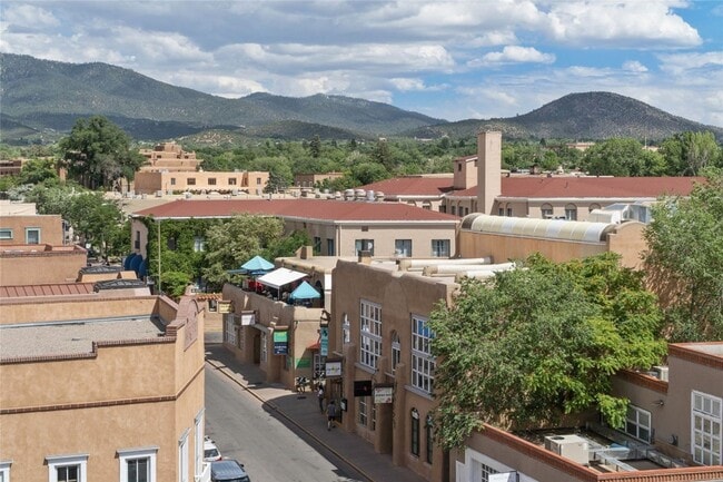 Building Photo - Inviting Studio in the Heart of Downtown Santa Fe