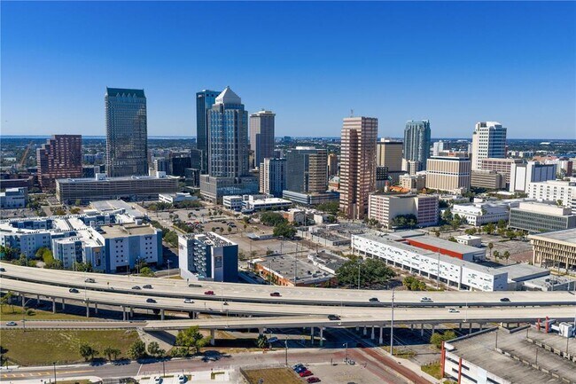 Building Photo - 1212 E Whiting St