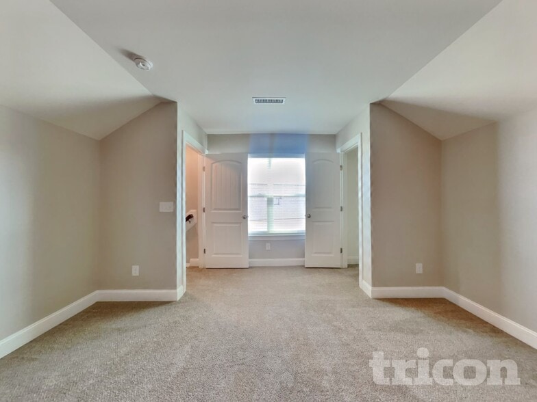 Building Photo - 225 Highview Dr