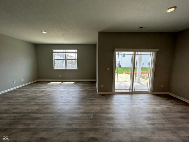 Building Photo - 1861 Fairmount Dr