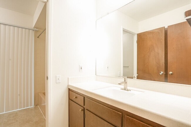 Building Photo - Charming 3-Bedroom Country House