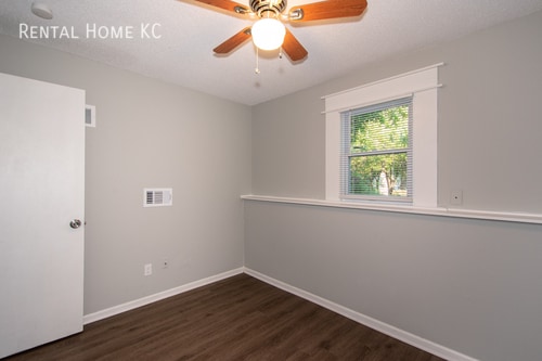 Building Photo - 1512 E Leona-