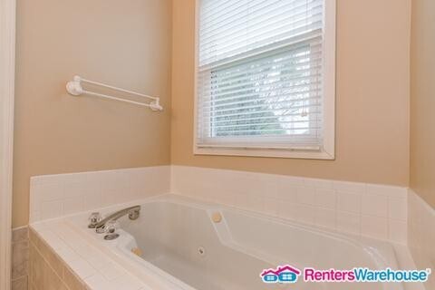Building Photo - Beautiful 4 Bedroom / 2.5 Bath Olathe Home!