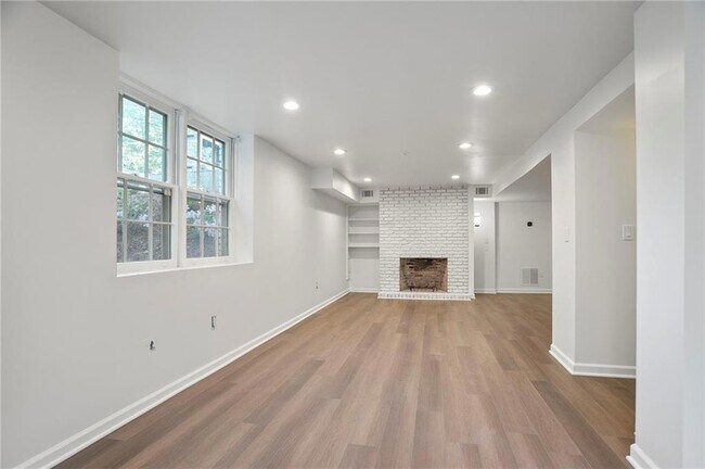 Building Photo - 4555 Runnemede Rd NW