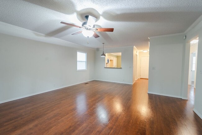 Building Photo - !!!!!!!! MOVE IN SPECIAL -- $1200 FOR FIRST 2 MONTHS!!!!!!!!  -- Come and enjoy your stay at this...