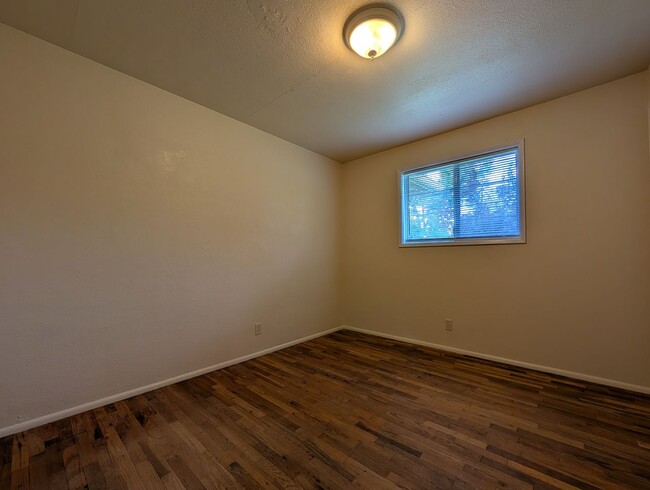 Building Photo - Ranch Style 3-Bedroom, 1-Bath Home In East Eugene!