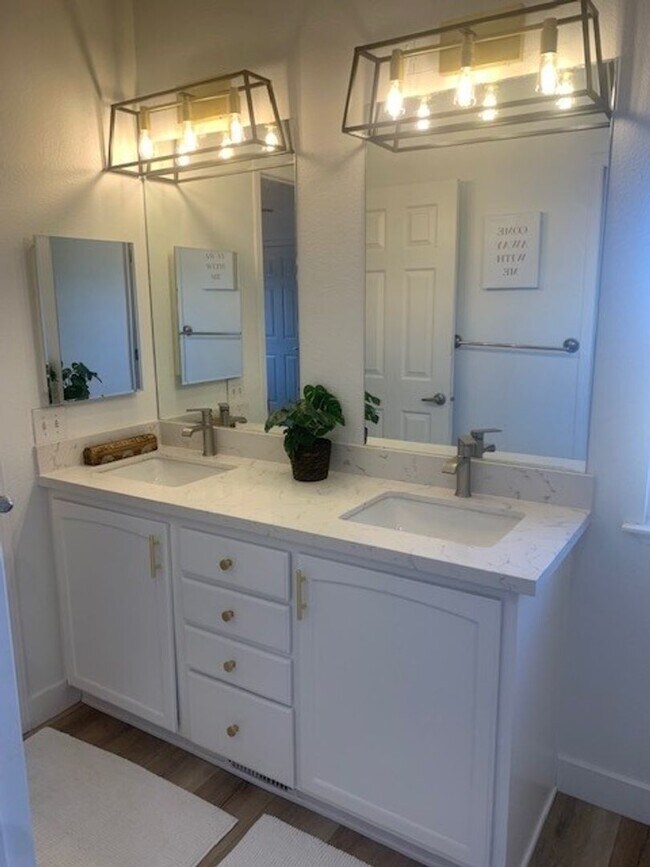 Building Photo - 16378 Arnold Ave