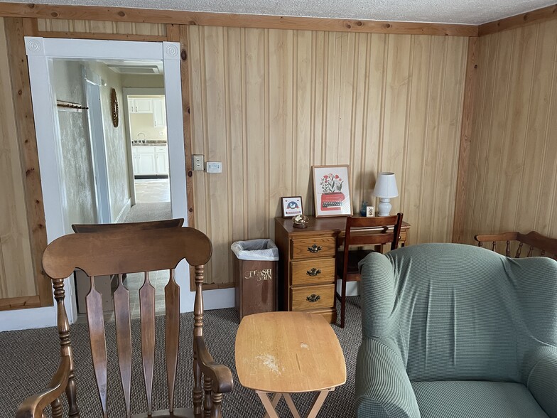 Building Photo - 4128 River Dr