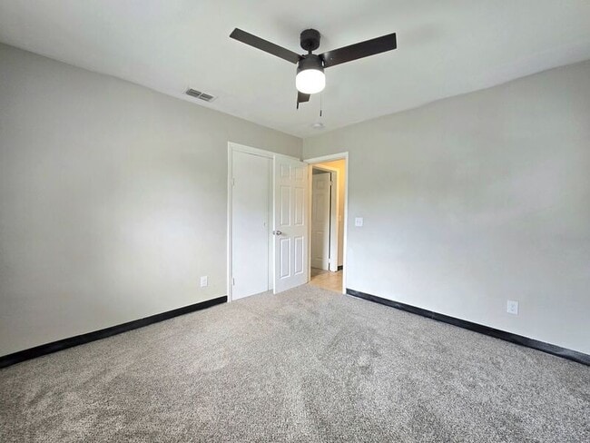 Building Photo - 824 N Florence Ave