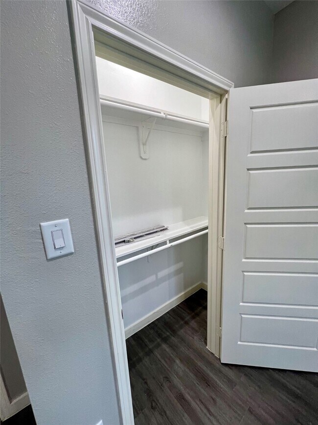 Building Photo - 9811 Leath St