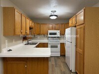 Building Photo - 2736-33 1/2 33 1/2 Ave S