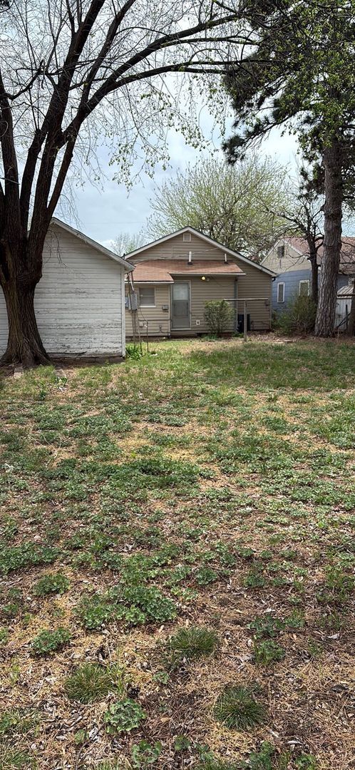 Building Photo - 1216 W James Ave