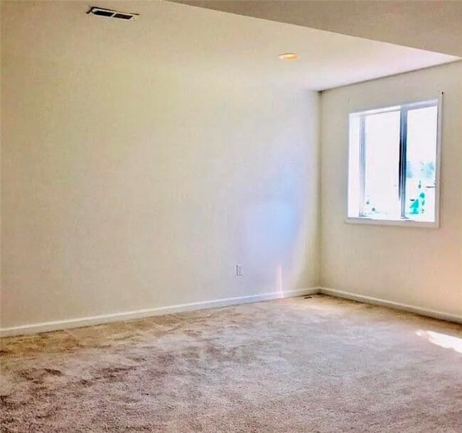 Building Photo - 251 Elmcrest Rise