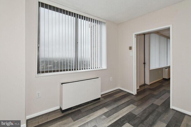 Building Photo - 3701 S George Mason Dr