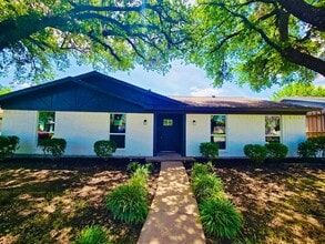 Building Photo - 526 Doral Pl