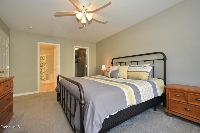 Building Photo - 328 Ballston Ave