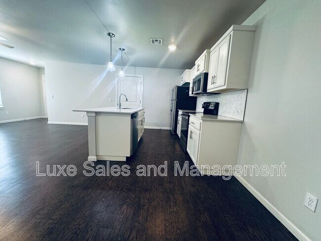 Building Photo - 11412 N Lincoln Blvd