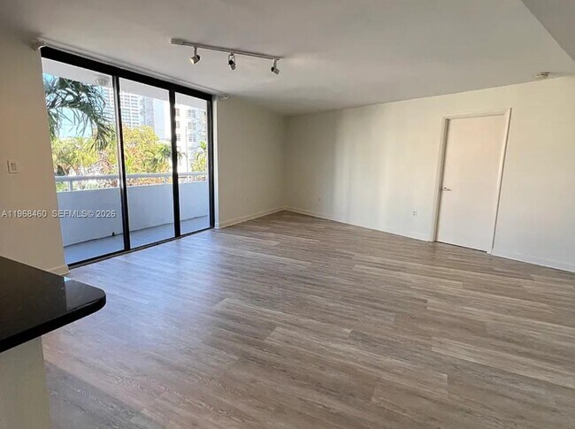 Building Photo - 6830 Indian Creek Dr