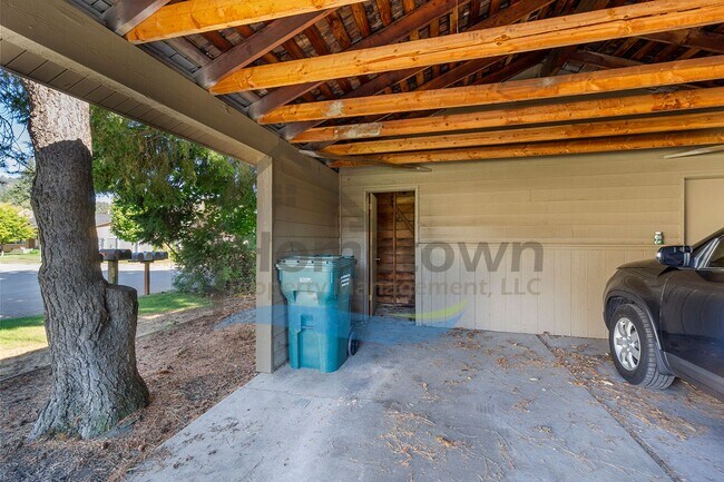 Building Photo - 1814 E St Maries Ave